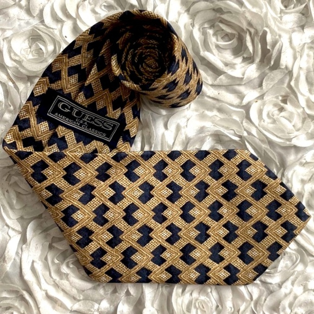 New Guess chevron pattern mens silk tie
